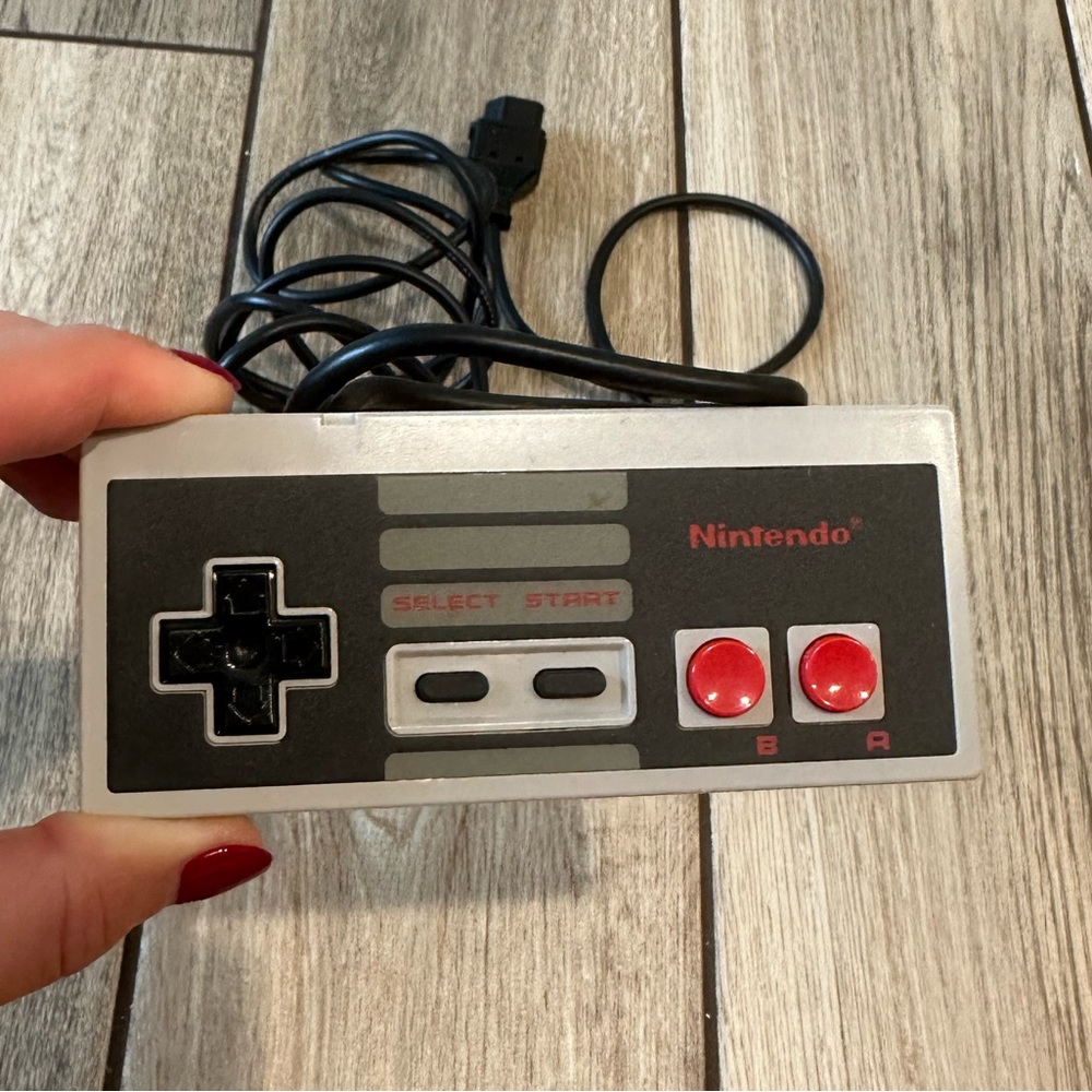 Original Nintendo NES controller - Picture 4 of 4